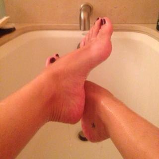 Franciely Freduzeski feet photo thumbnail