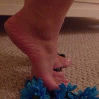 Franciely Freduzeski feet photo thumbnail