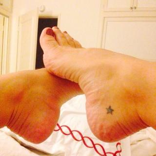 Franciely Freduzeski feet photo thumbnail