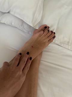 Franciely Freduzeski feet photo thumbnail