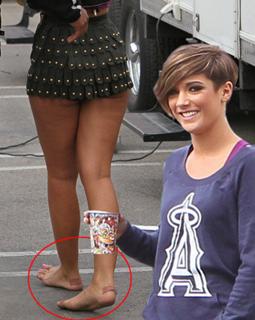 Frankie Bridge feet photo thumbnail