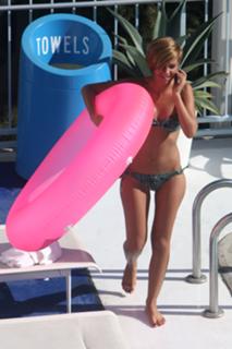 Frankie Bridge feet photo thumbnail
