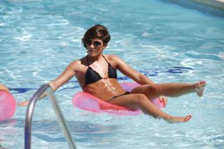 Frankie Bridge feet photo thumbnail