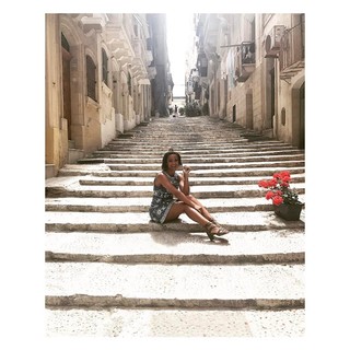 Frankie Bridge feet photo thumbnail