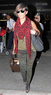 Frankie Bridge feet photo thumbnail