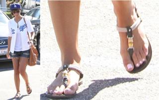 Frankie Bridge feet photo thumbnail