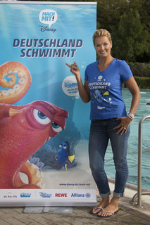 Franziska van Almsick feet photo thumbnail