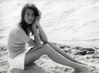 Françoise Hardy feet photo 3