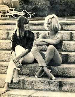 Françoise Hardy feet photo 18