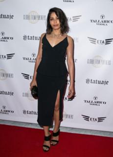 Freida Pinto feet photo thumbnail