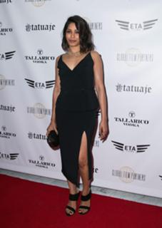 Freida Pinto feet photo thumbnail