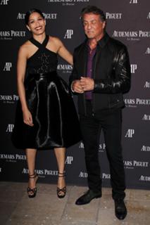 Freida Pinto feet photo thumbnail