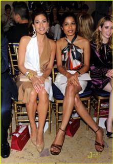 Freida Pinto feet photo thumbnail