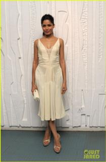 Freida Pinto feet photo thumbnail