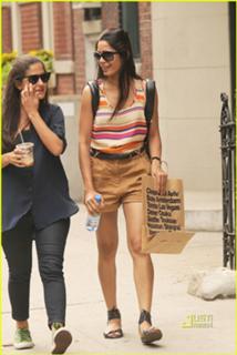 Freida Pinto feet photo thumbnail