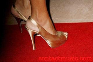 Freida Pinto feet photo thumbnail