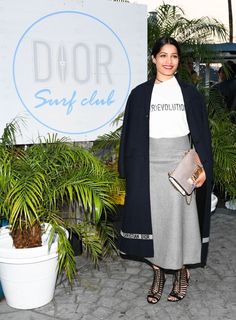 Freida Pinto feet photo thumbnail