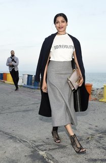 Freida Pinto feet photo thumbnail