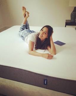 Freida Pinto feet photo thumbnail