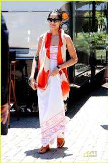 Freida Pinto feet photo thumbnail