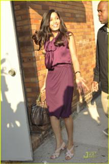 Freida Pinto feet photo thumbnail