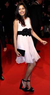 Freida Pinto feet photo thumbnail