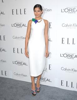 Freida Pinto feet photo thumbnail