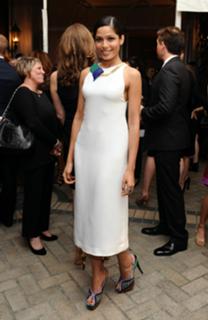 Freida Pinto feet photo thumbnail