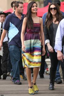 Freida Pinto feet photo thumbnail
