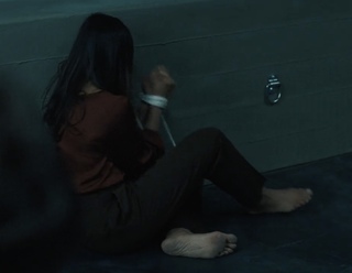 Freida Pinto feet photo thumbnail