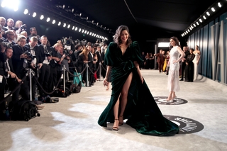 Freida Pinto feet photo thumbnail