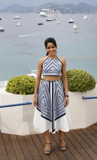 Freida Pinto feet photo thumbnail