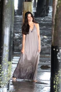 Freida Pinto feet photo thumbnail