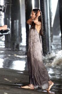 Freida Pinto feet photo thumbnail