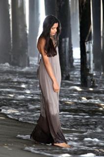 Freida Pinto feet photo thumbnail