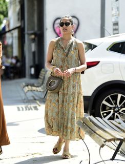 Freida Pinto feet photo thumbnail
