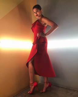 Freida Pinto feet photo thumbnail