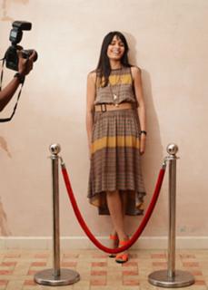 Freida Pinto feet photo thumbnail