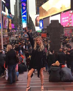 Freya Allan feet photo thumbnail