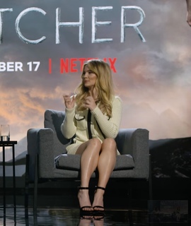 Freya Allan feet photo thumbnail