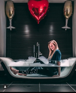 Freya Nightingale feet photo thumbnail