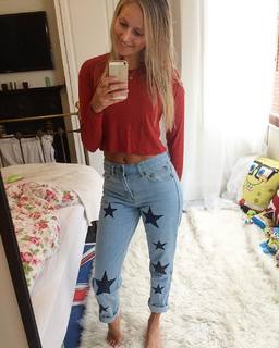 Freya Nightingale feet photo thumbnail