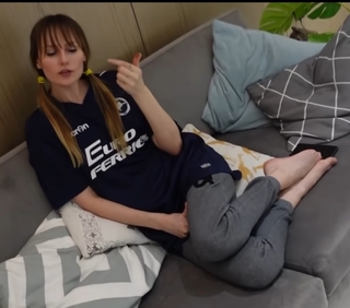 Freya Nightingale feet photo thumbnail