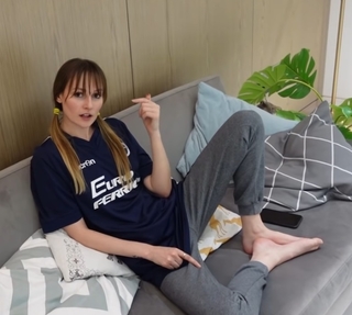 Freya Nightingale feet photo thumbnail
