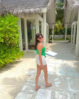 Freya Nightingale feet photo thumbnail