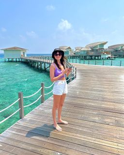 Freya Nightingale feet photo thumbnail