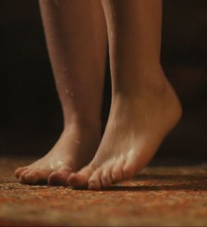 Freya Tingley feet photo 7