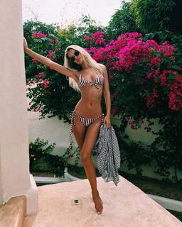 Frida Aasen feet photo thumbnail