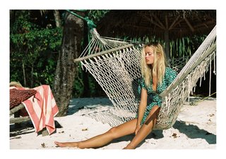 Frida Aasen feet photo thumbnail