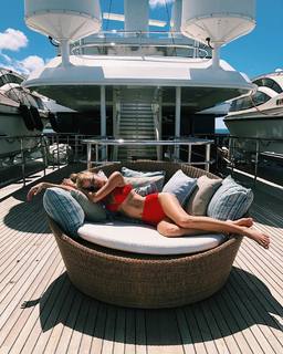 Frida Aasen feet photo thumbnail